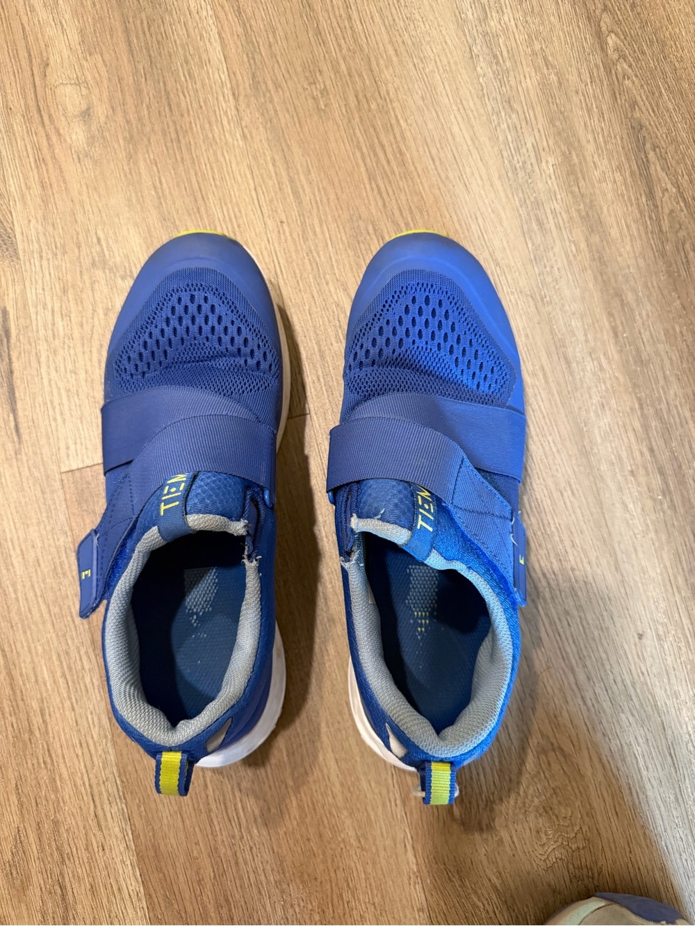 Women Tiem Cycle shoes Size 8 Blue